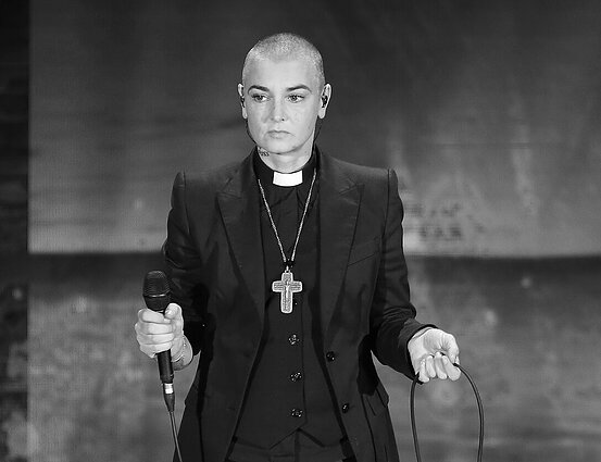 Žinios. Minios gerbėjų į paskutinę kelionę išlydėjo prieš porą savaičių mirusią dainininkę Sinead O`Connor