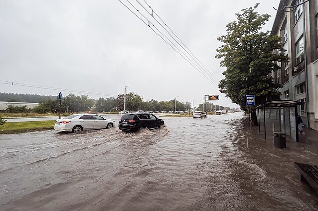 Audringų orų nuostoliai: praėjusią naktį Lietuvos rytuose vėl fiksuotas stichinis lietus