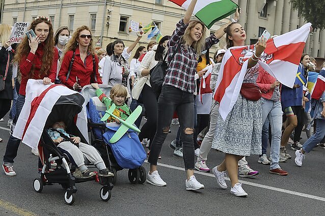Milta apie „Naująją Baltarusiją“: vargu ar dėl naujo pasų dizaino politiniai kaliniai bus paleisti