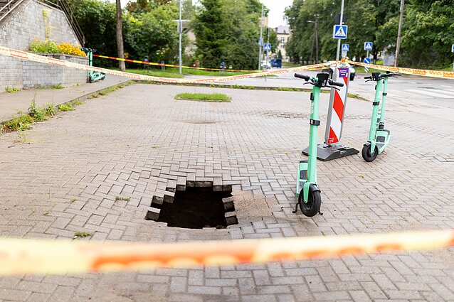 Įgriuva Dzūkų gatvėje, Vilniuje Įgriuva Dzūkų gatvėje, Vilniuje