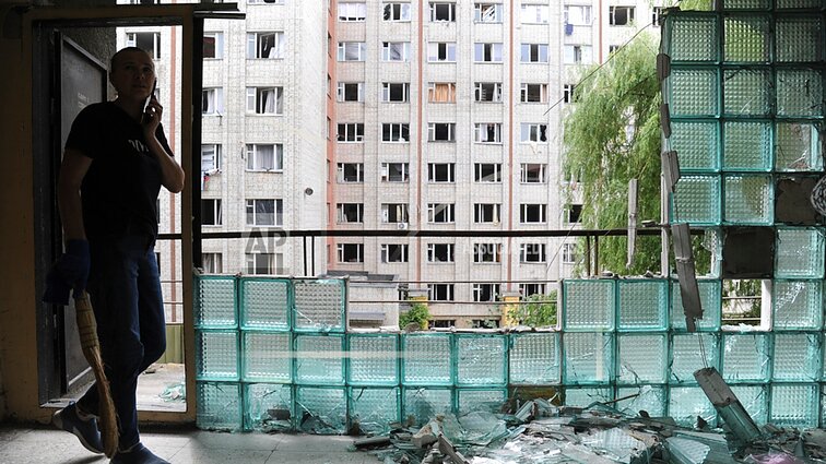 Žinios. Maskva šiąnakt apšaudė ir Lvivą: nukentėjo apie 100 gyvenamųjų namų, raketa pataikė į vaikų žaidimų aikštelę