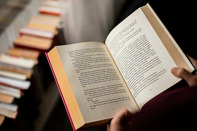 Rytas su knyga. Literatūros apžvalgą pristato Jūratė Čerškutė