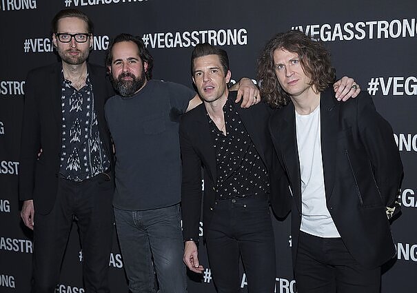 Žinios. Roko žvaigždės „The Killers“ nušvilpti per pasirodymą Sakartvele, kai vienam kūriniui pakvietė būgnininką rusą