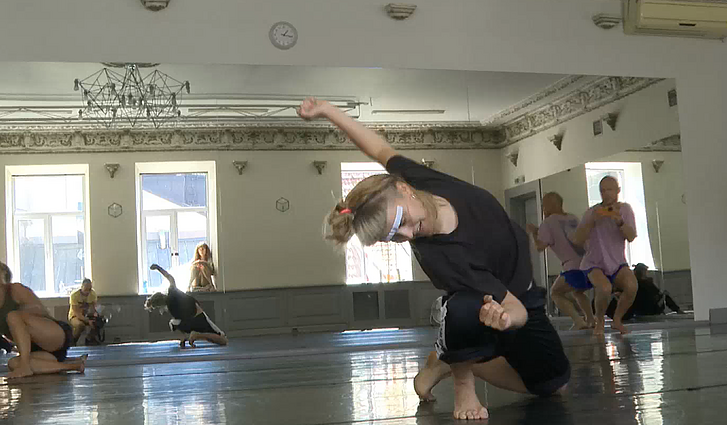 Vilniuje bendrą spektaklį kuria Lietuvos ir Vokietijos choreografai: darbe tyrinėjamos skirtingo amžiaus bei gebėjimų žmonių galimybės