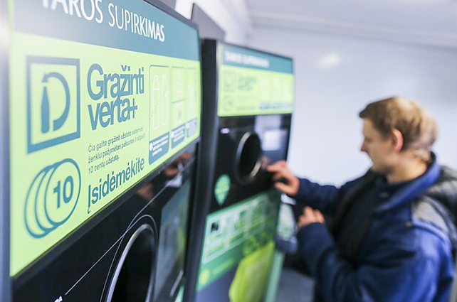 Žinios. Šiandien Vilniuje pristatomas taromatas, į kurį vienu metu galima grąžinti iki 100 užstato pakuočių