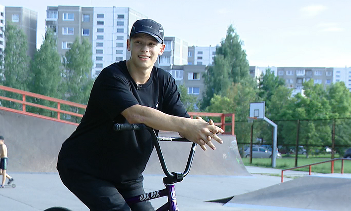 Baimė įveikiama nepaliaujamai bandant: Vilnietis Marekas kasdien treniruojasi ir varžosi su kitais BMX dviračių sporto atletais