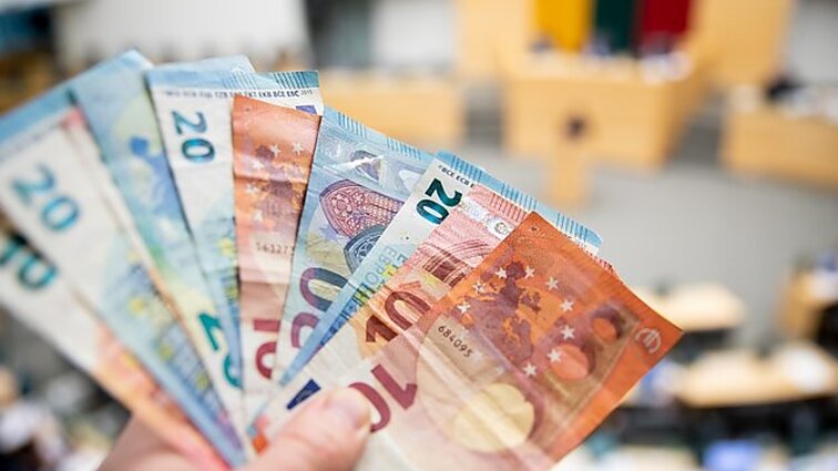 Seimo frakcijos tęsia mokesčių reformos svarstymus: daugiausia siūlymų – neliesti dirbančių savarankiškai