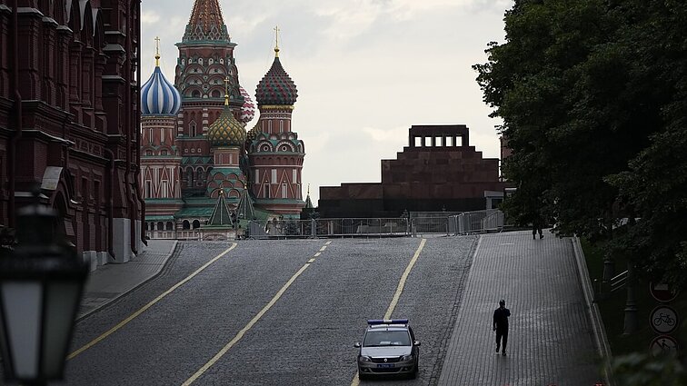 Žinios. Rusija teigia numušusi du Ukrainos atakos dronus: trumpam buvo uždaryti Maskvos oro uostai
