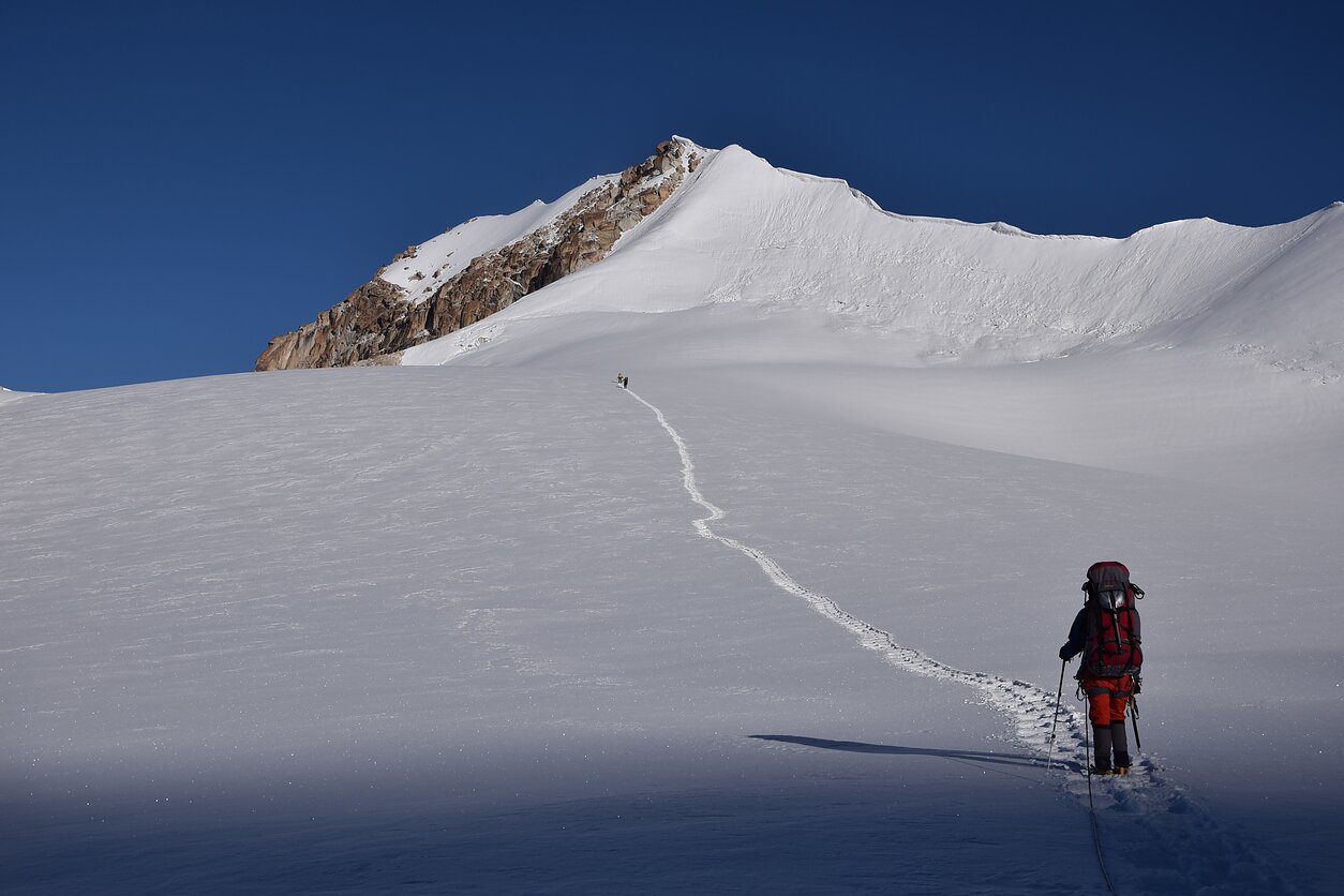 Lithuanian mountaineers name peak in Kyrgyzstan after Baltic Way - LRT