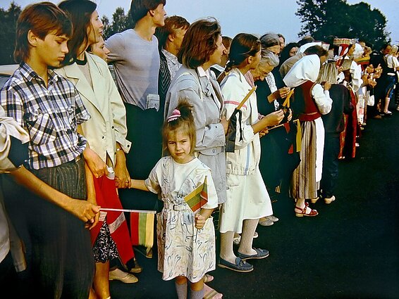 Baltijos keliui – 34: šimtai tūkstančių žmonių susikibo į Vilnių, Rygą ir Taliną apjungusią grandinę