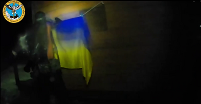 Ukrainos žvalgybininkų iškelta vėliava Kryme