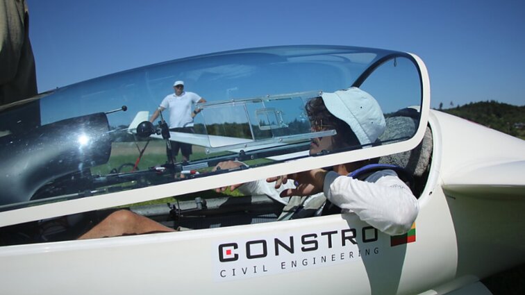 12 skrydžio dienų, 3500 km, ir 55 val. ore: Lietuvos pilotai perskrido Europą sklandytuvais be motoro