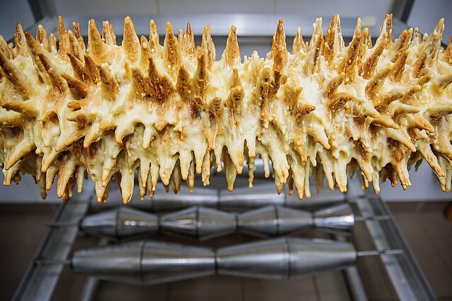 Šeimos verslas – istoriniai desertai: Vievyje brolis ir sesuo gamina šakočius pagal receptą iš XIX a. vienuolyno