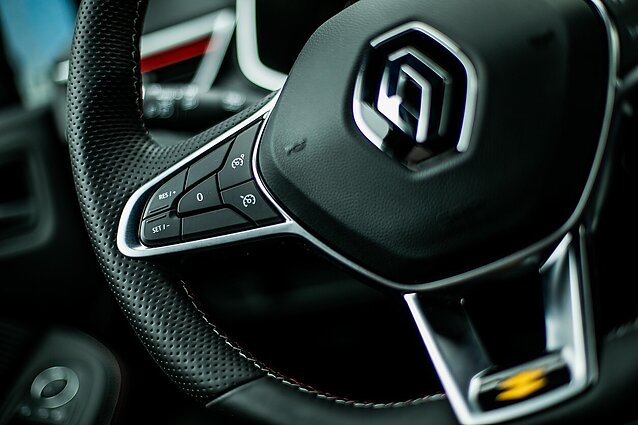 „Renault Twingo“ gimtadienio šventė: prieš 30 metų į gatves išriedėjo išskirtinio dizaino automobilis