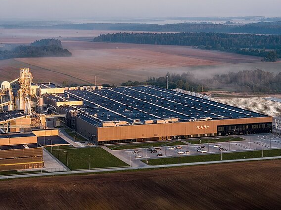 Baldų pramonės perspektyvos: Akmenės rajone atidaryta viena moderniausių gamyklų Baltijos šalyse