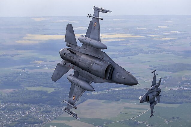 „Kovojantys sakalai“ Ukrainos dangui apsaugoti: Danija, Nyderlandai ir Norvegija Kyjivui perduos turimus naikintuvus F-16