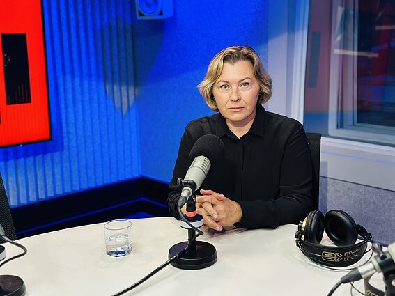 Sociologė apie kontrabandinių cigarečių tyrimus: fiziškai atrodo taip – su guminėm pirštinėm po šiukšlynus