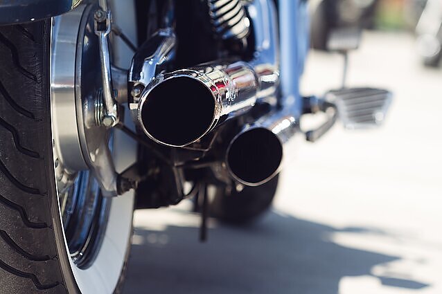 Žinios. Vilniečiai skundžiasi dėl motociklų ir su netvarkingomis išmetimo sistemomis važinėjančių automobilių keliamo triukšmo naktimis