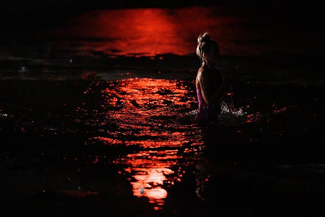 Naktinis plaukimas – pramoga, įmanoma ir mieste: Kopenhagoje sutelkta Danijos pramonė netrukdo rengti susibūrimus vandens telkiniuose