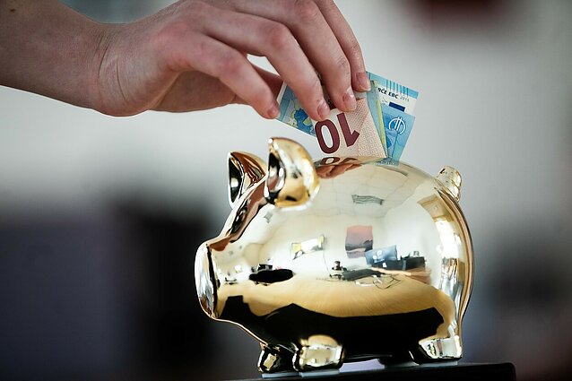 Kad vaikų kiaulė-taupyklė neliūdėtų: kada ir kaip mažuosius mokyti finansinio raštingumo?