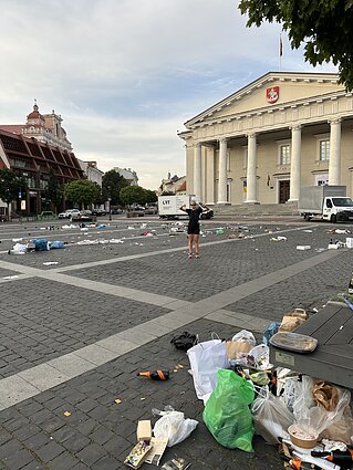 Мусор после мероприятия 