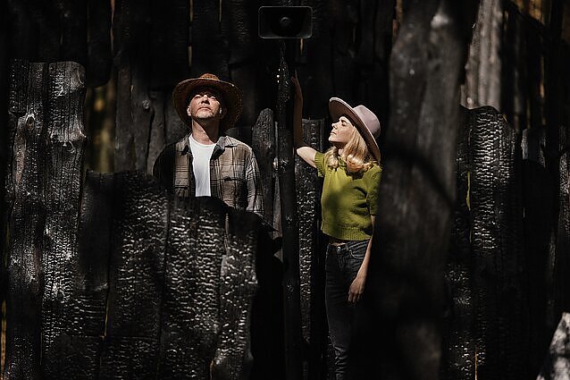 Žmonijos progreso ir gamtos naikinimo santykis viename taške: atkurta Vaitkutės ir Mamontovo instaliacija „Anglies miškas“