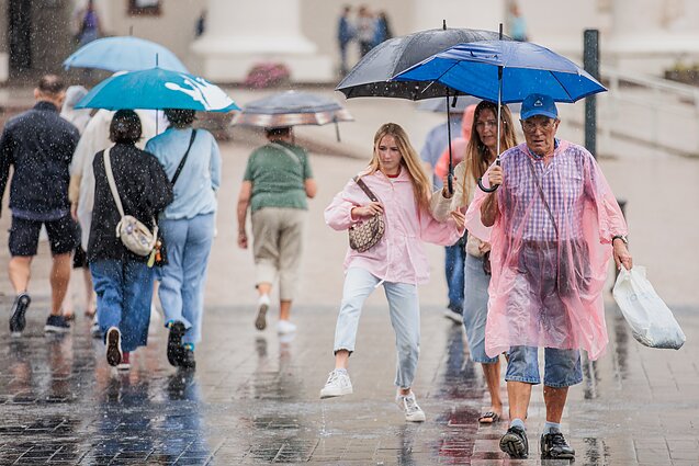 Rugsėjo 1-ąją skėčių nereikėtų pamiršti: anot sinoptikės, prastesni orai bus Žemaitijoje