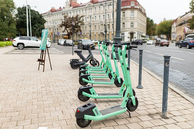 Vilniuje įrengtos el. paspirtukams skirtos stovėjimo vietos