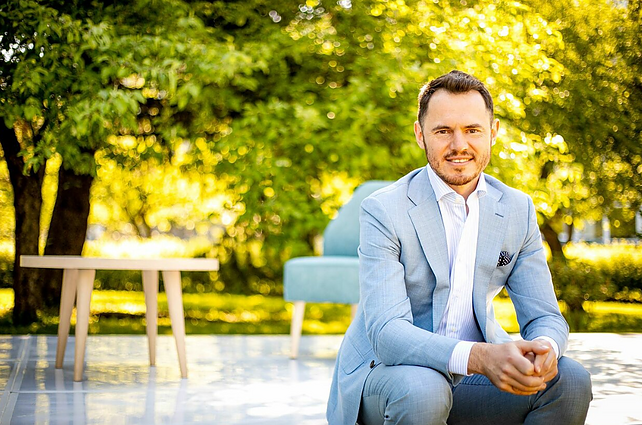 Richardas Jonaitis apie gyvenimą naujuose namuose už miesto: svarbu turėti geranoriškų draugų, kurie šį bei tą pataria