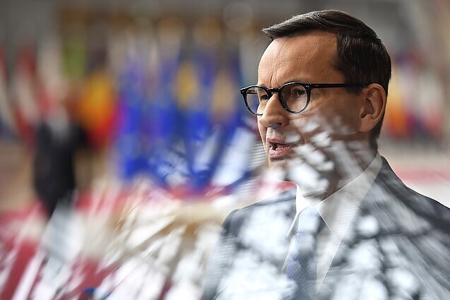 Lenkija planuoja referendume klausti, ar rinkėjai pritaria tūkstančių migrantų priėmimui