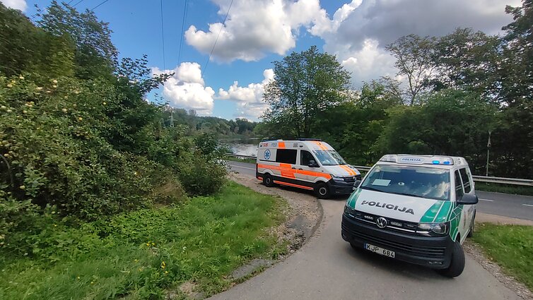 Prie Verkių malūno skendo du vaikai ir motina Prie Verkių malūno skendo du vaikai ir motina