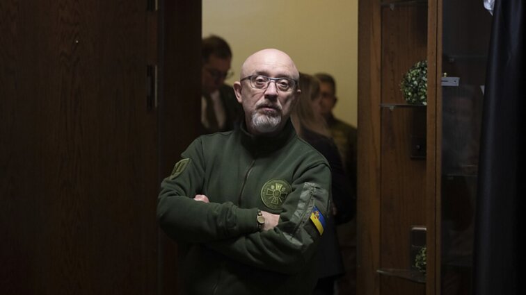 Žinios. Zelenskis atstatydino gynybos ministrą Reznikovą, į jo vietą siūlo naują kandidatą
