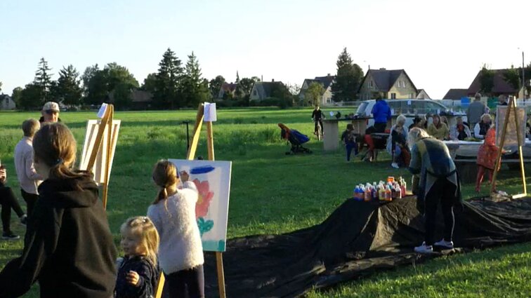 Kūrybinis iššūkis – paveikslas per 20 min.: į kovą teptukais Panevėžio rajone stojo aštuoni kūrėjai