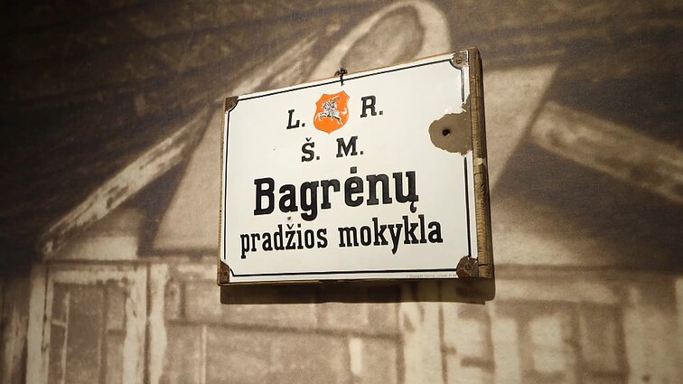 Slapti mokytojų kursai, ne visiems prieinamos gimnazijos ir šventovėms prilygusios mokyklos: Lietuvos švietimo istorijos vingiai