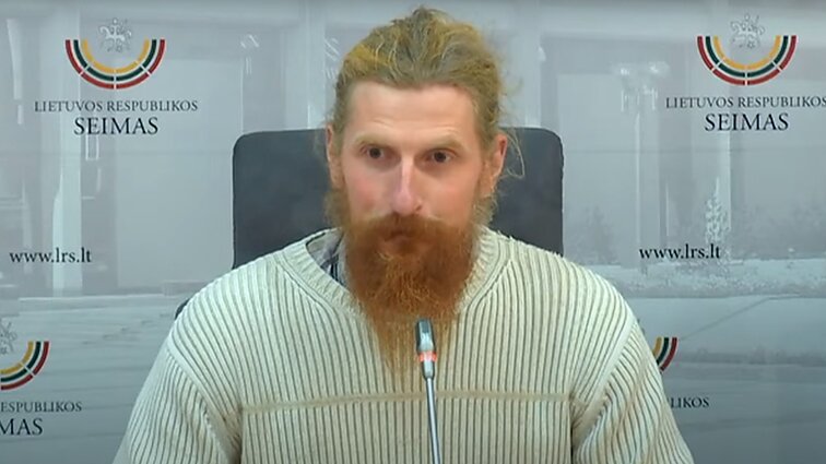 Žinios. Į Rusiją tėvo savavališkai išvežtos mažametės mama išvyko susitikti su vaiku ir advokatais