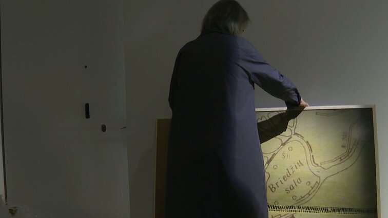 Eglės Vertelkaitės parodoje „Briedžių sala“ – meno kūriniais tapę žemėlapiai