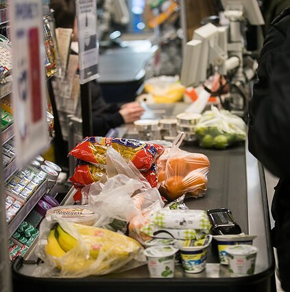 LRT aktualijų studija. Kodėl Lenkijoje maisto produktai pigesni nei Lietuvoje?