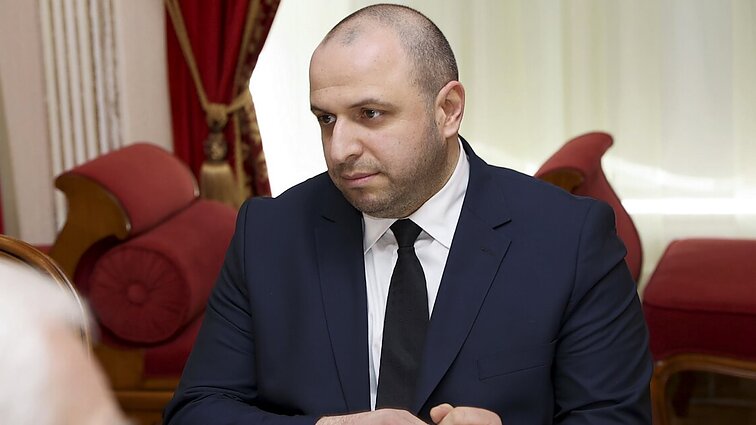 Žinios. Ukrainos parlamentas patvirtino naująjį gynybos ministrą