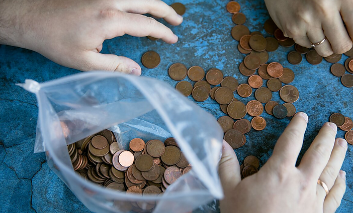 Prekybininkai nuogąstauja, kad atsisakant 1 ir 2 centų monetų kainų apvalinimas pirmiausia palies pensininkus