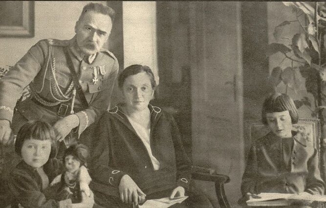 Józef Piłsudski z rodziną