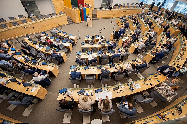 Teisėkūros kokybė ir šimtai įstatymų: kiek Seimo nariui užtruktų susipažinti su visais svarstymui teikiamais projektais?