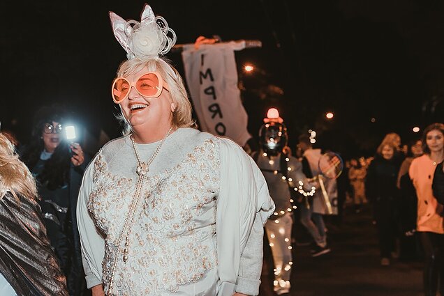 Kaune – „Fluxus festivalis“: penktadienį išsipuošusi minia kops į Parodos kalną