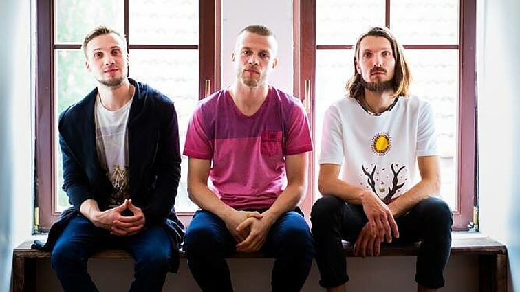 „Proper Heat“ – apie kūrybinę pertrauką, „žvaigždžių sudėliotą scenarijų“ ir muzikinius pokyčius