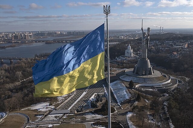 Ukrainoje – neteisėtų rinkimų spektaklis: renkami statytiniai miestų tarybų nariai ir parlamentarai