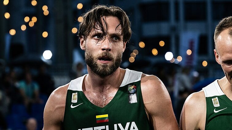 3x3 vyrų krepšinio rinktinės treneris apie finalo varžovus serbus: visi nori jiems įkąsti