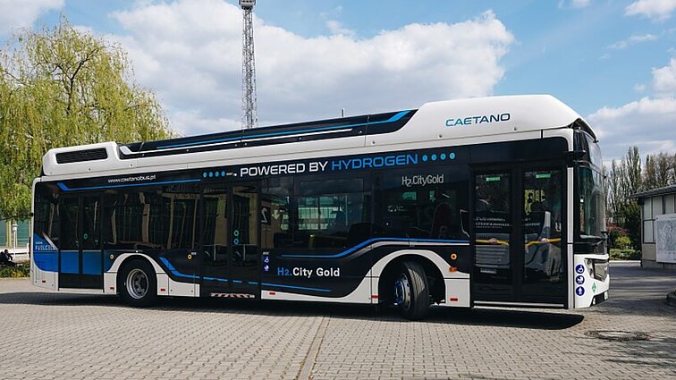 Kaune išbandytas vandeniliu varomas autobusas: papildžius gali nuvažiuoti 350 km