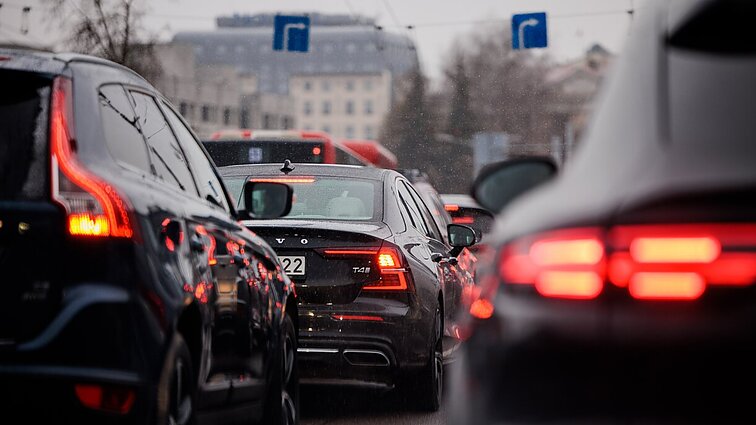 Žinios. Atnaujintos ES taisyklės: į Bendriją negalima įvažiuoti su Rusijoje registruotais asmeniniais automobiliais