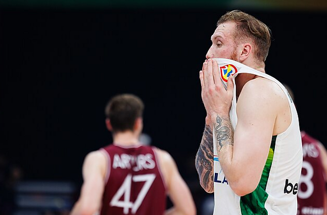 Sportas. Orai. Penktą vietą iškovoję Latvijos krepšininkai namuose sutikti kaip nacionaliniai didvyriai