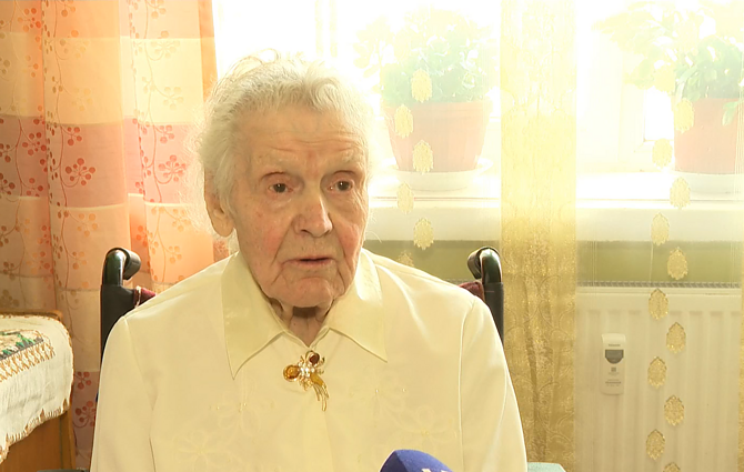 107-ąjį gimtadienį atšventusi Bronislava humoro jausmo nepraranda: gal Dievas užmiršo, nebeįstatė į eilę