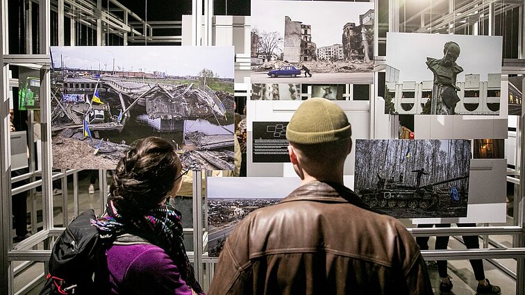 „Svarbu susitikti su žmonėmis rusakalbiuose regionuose“: Visagine eksponuojama fotografijų paroda apie karą Ukrainoje